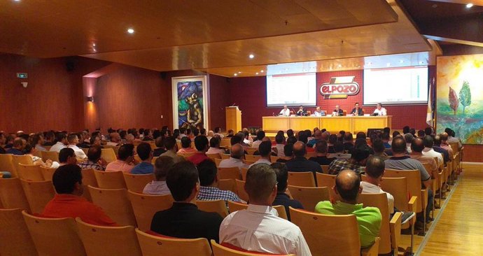 Imagen de los participantes en el 35 aniversario de los Grupos de Mejora