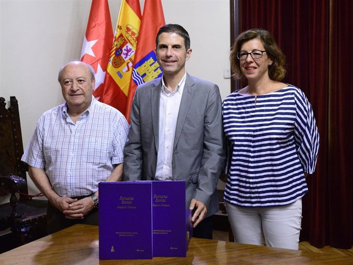 El alcalde de Alcalá de Henares, Javier Rodríguez Palacios, comparece en rueda de prensa para informar de la declaración de la Semana Santa de la localidad como Fiesta de Interés Turístico Nacional