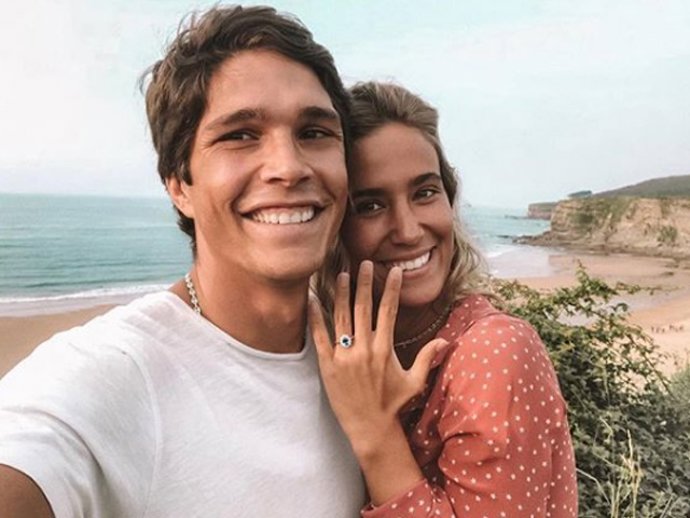    María Pombo está de enhorabuena. Tras estar pasando unas bonitas vacaciones en familia en el norte de España, la influencer ha vivido uno de los momentos más especiales de su vida y es que su pareja, Pablo Castellano ha decidido dar un paso más en su