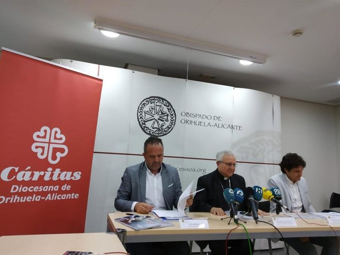 Víctor Mellado, el obispo Jesús Murgui y Francisco Javier Ruvira.