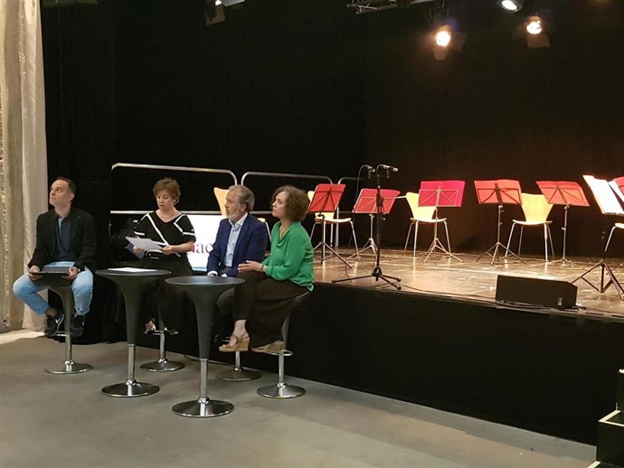 Carolina Landriscini, Juan Durán y Piedad Varela durante la presentación este jueves de 'Canciones Gallegas'