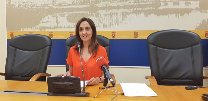 La portavoz del equipo de Gobierno en el Ayuntamiento de Talavera, Flora Bellón, en rueda de prensa