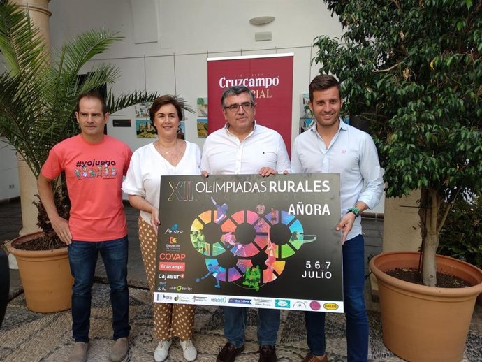 Torralbo (dcha.) presenta las XII Olimpiadas Rurales de Los Pedroches