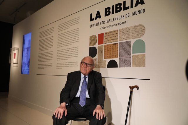 El coleccionista de Biblias Pere Roquet durante la inauguración de la exposición 'La Biblia. Un viaje por las lenguas del mundo' en CaixaForum Madrid.