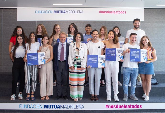 La Fundación Mutua Madrileña ha entregado los premios de su V Concurso Nacional en Centros de Enseñanza y Universidades por la Igualdad y contra la Violencia de Género, Nos duele a todos, en un acto presidido por la delegada del Gobierno para la Viole
