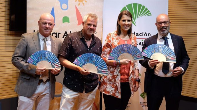 La Asociación Hogar Abierto ha presentado una nueva edición del abanico emblema de su campaña para la difusión del acogimiento familia