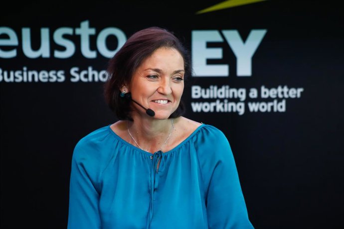 La ministra de Industria, Comercio y Turismo en funciones, Reyes Maroto, participa en la jornada 'España en la Europa de la Inteligencia Artificial' organizada por Deusto Business School y EY.
