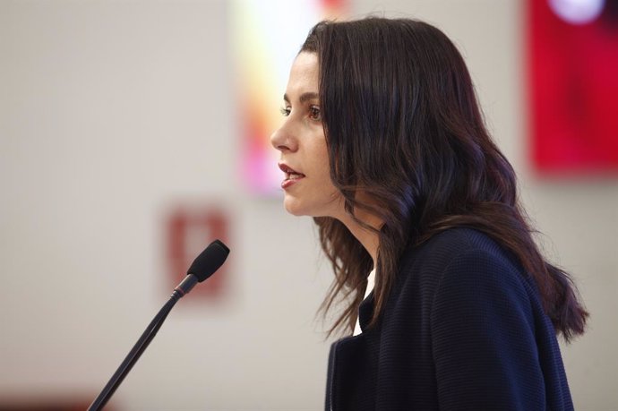 La portaveu de Cs al Congrés, Inés Arrimadas, ofereix declaracions als mitjans de comunicació després de la reunió del Comit Executiu del partit.