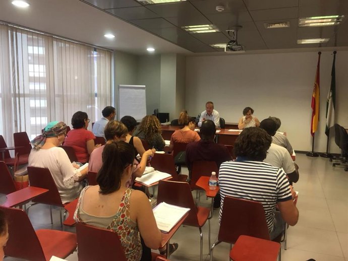 El delegado José Luis Delgado presenta ayuda a asociaciones que trabajan con migrantes