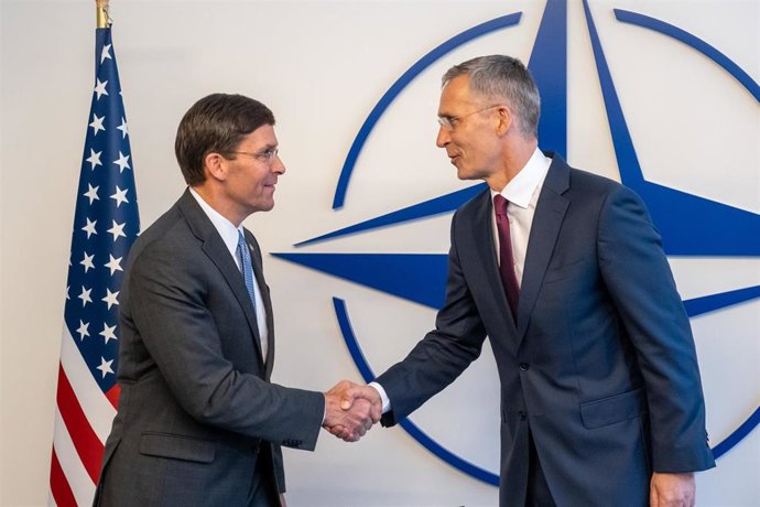 Jens Stoltenberg y Mark T. Esper