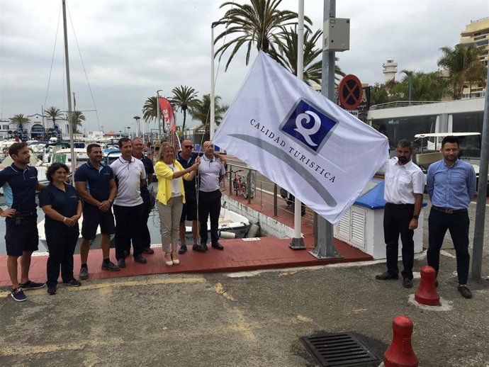 Izada de la bandera de calidad del Puerto Deportivo de Marbella