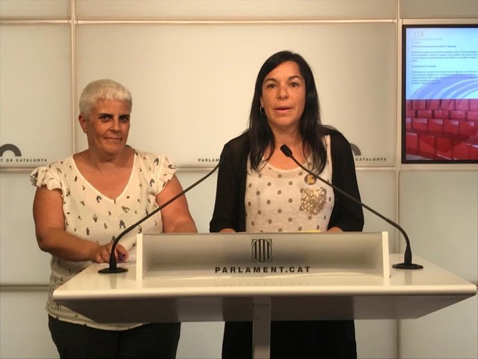 A.Delgado (ERC) y M.Pineda (CNDC) presentan el Parlament de les Dones.