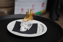 Talo de mousse de queso en forma de cresta punki elaborado por el Bar Sorginzulo de Bilbao, ganador del V Concurso de Pintxos Idiazabal