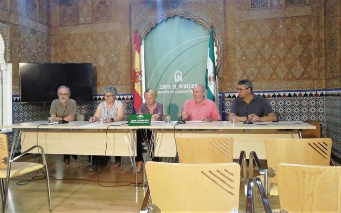 La delegada territorial de Cultura en Almería, Eloísa Cabrera, presenta 'Amanecer en la Alcazaba'