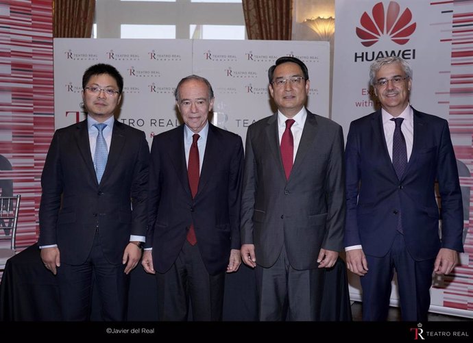 Firma del acuerdo de colaboración entre el Teatro Real y Huawei para fomentar la cultura a través de la tecnología