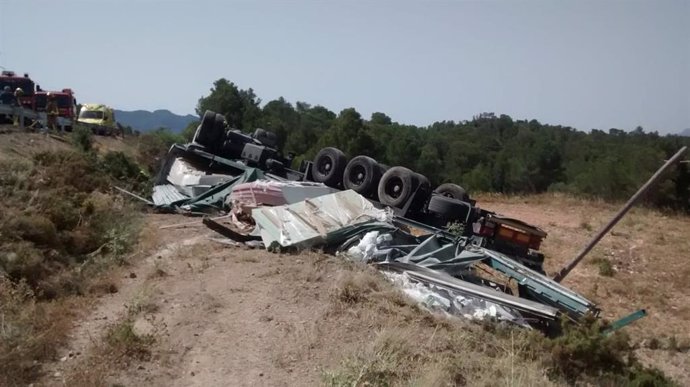 Accidente mortal de un camionero en la C-43 en Pinell del Brai (Tarragona).