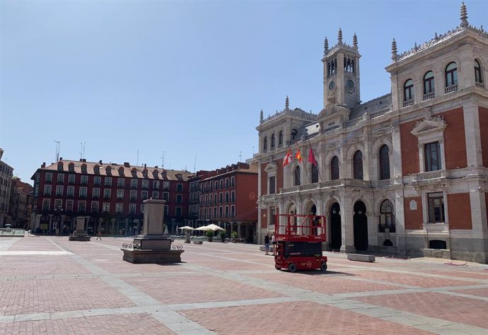 La Plaza Mayor de Valladolid tras el desmontaje de las gradas del Master de pádel