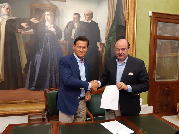 AV.- Cs y PP cierran un acuerdo en Granada "para cuatro años" sin aclarar si habrá relevo en la Alcaldía 