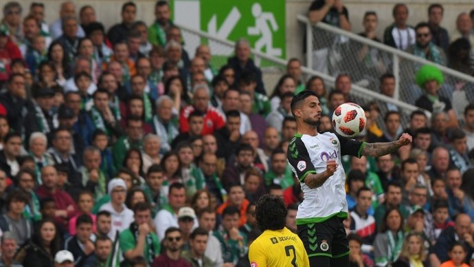 Imagen del partido de ida del play off de ascenso en El Sardinero