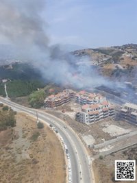 Extinguido el incendio urbano y forestal de Mijas (Málaga)