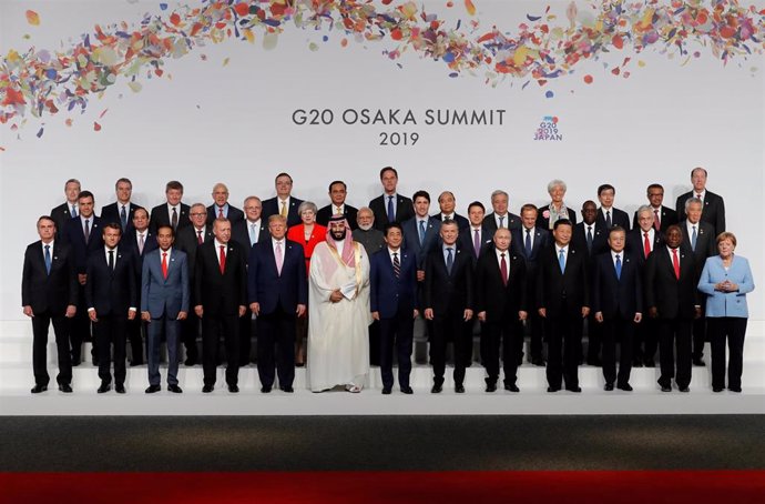 Los líderes del G20 posan para la foto de familia en Osaka