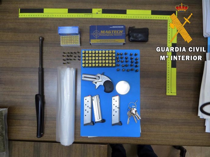 Material intervenido en la operación de la Guardia Civil en Almería