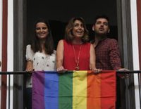 Susana Díaz pide redoblar esfuerzos para evitar una marcha atrás en derechos del colectivo Lgtbi
