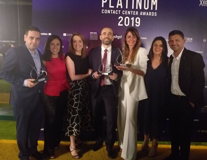 Los representantes de Atento y Repsol recogen el premio Platinum Contact Center