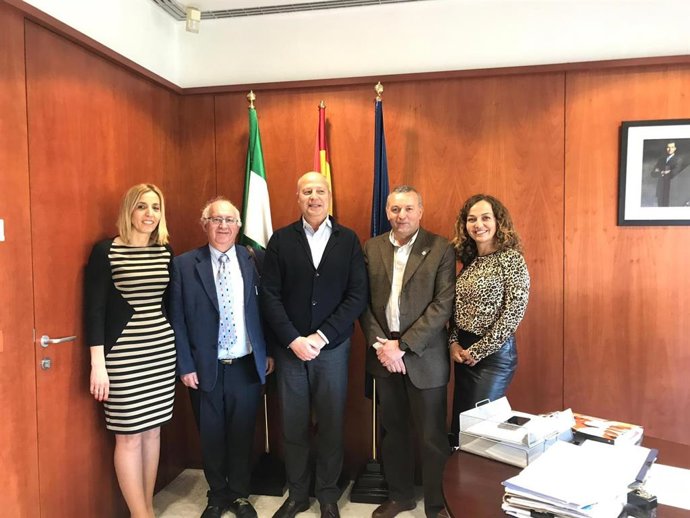 Reunión de la Asociación de Directores de Instituto de Andalucía (Adian) con el consejero de Educación y Deportes, Javier Imbroda, en una imagen de archivo.