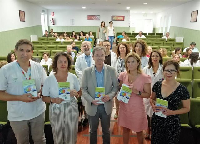 Presentación de la guía de tratamiento empírico antimicrobiano.