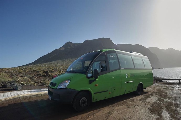 Guagua de acceso a Punta de Teno