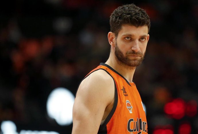 Diot jugando con el Valencia Basket