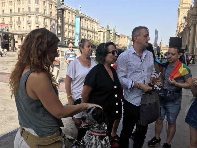 Los concejales de Podemos-Equo en Zaragoza Fernando Rivarés y Amparo Bella.