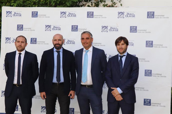 Mesa redonda titulada 'Deporte profesional y futuro', dentro de los Cursos de Verano que la UPO celebra en Carmona (Sevilla)