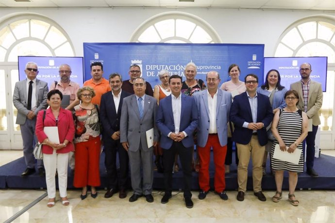 El presidente de la Diputación de Almería con las entidades subvencionadas
