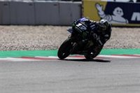 Viñales manda el viernes en Assen en un día marcado por la caída y abandono de Lorenzo