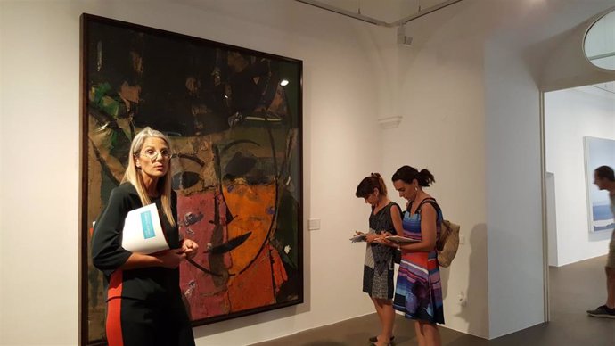 Pilar Giró durante la exposición en el Espai Carmen Thyssen de Sant Feliu de Guíxols