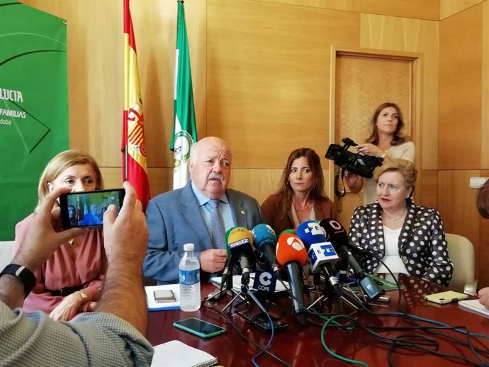 Jesús Aguirre interviene en la rueda de prensa