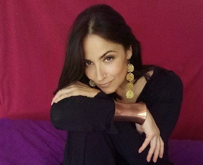 La cantante Anna Luna llevará a la plaza de España de San Javier grandes clásico