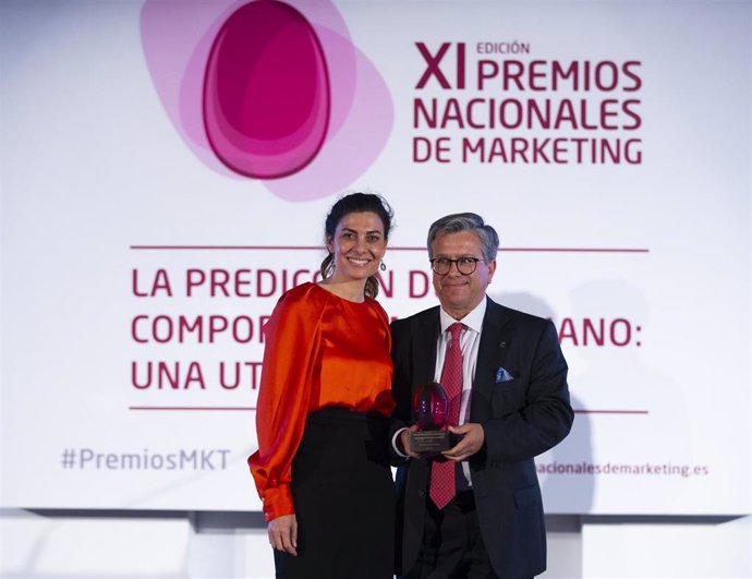 Santiago Alfonso, de Grupo Cosentino, recibe el galardón como mejor profesional de marketing de 2019