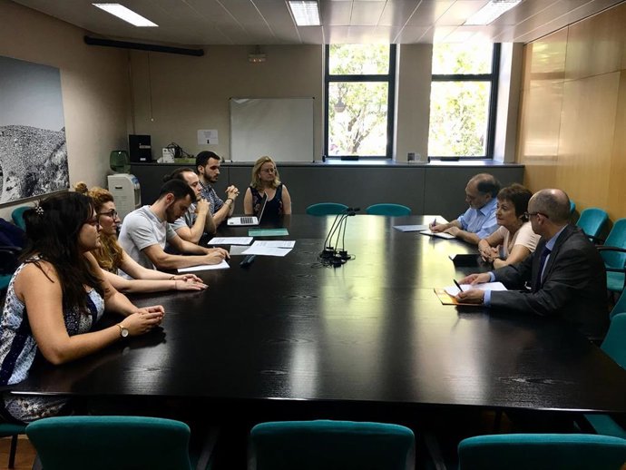 Reunión entre representantes de la Asamblea de Personal Investigador en Formación (PIF) de la Universitat de Valncia  y la rectora