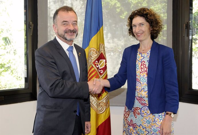 La ministra d'Afers Exteriors d'Andorra, Maria Ubach, i el conseller d'Acció Exterior, Relaciones Institucionales i Transparncia de la Generalitat, Alfred Bosch