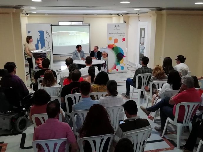 El delegado de Empleo, Antonio Agustín, en el CADE.