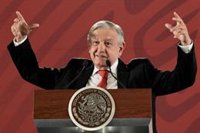 López Obrador reconoce que los mexicanos tienen "pocos días" de vacaciones y se compromete a remediarlo