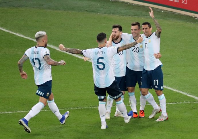 La selección de Argentina celebra la victoria en cuartos de la Copa América 2019