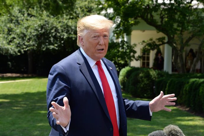 6/26/19 - Washington DC USA:  President Donald Trump stops to talk to reporters on his way to Marine One. (Christy Bowe/Contacto)