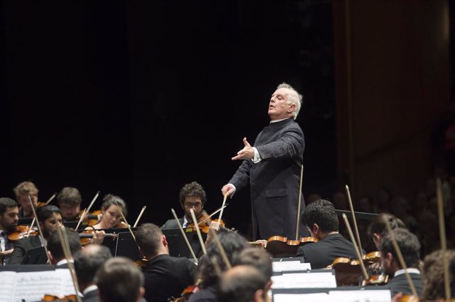 Daniel Barenboim dirige la orquesta de la Fundación.