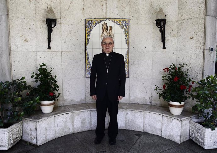 El nuncio del Papa en España, Renzo Fratini, posa en la Nunciatura Apostólica en España tras una entrevista para Europa Press.