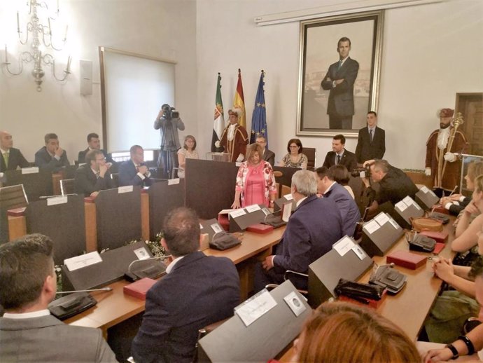 Rosario Cordero ha sido elegida presidenta de la Diputación de Cáceres