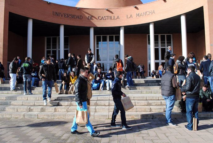 Universiatarios de la Universidad de Castilla-La Mancha (UCLM)